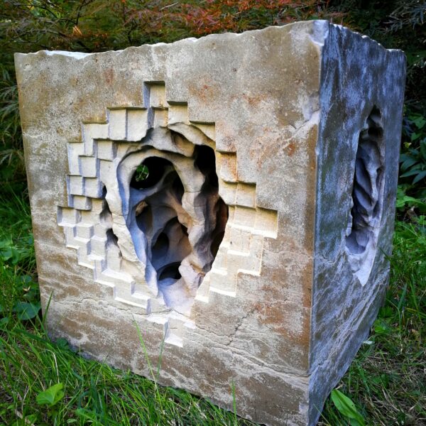 cube érodé JM Debilly Art dans le pré