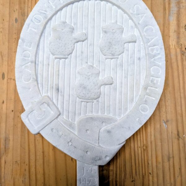 Blason en marbre